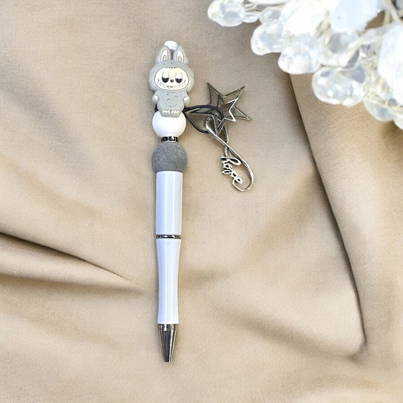 Handcrafted Labubu gray and white beaded pen - Picture 3 of 3